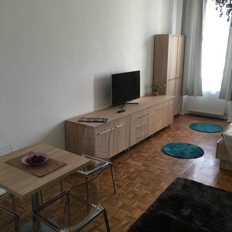 Designholz Studio Apartman Hotel Győr Kültér fotó